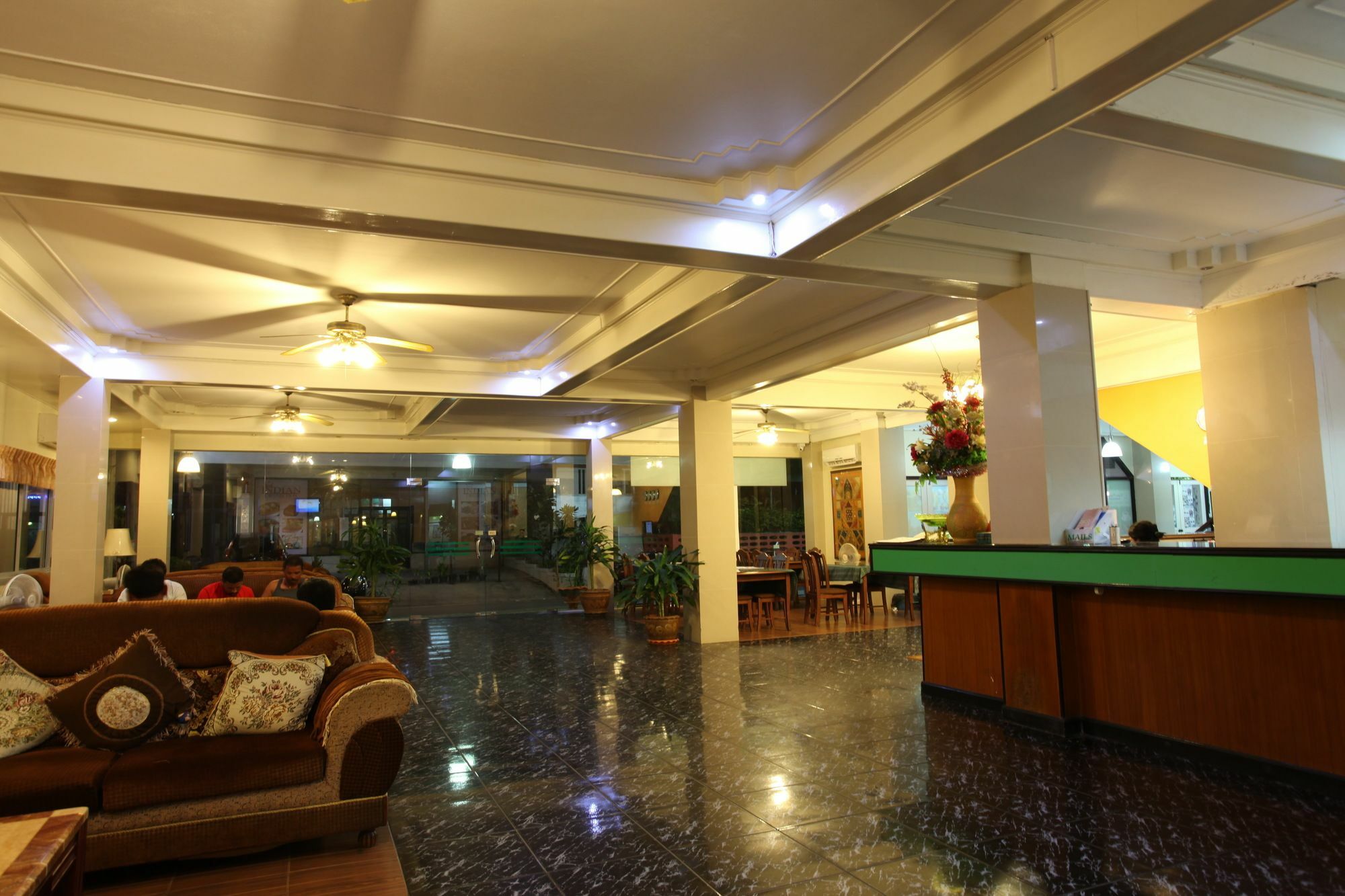 Home Pattaya Hotel Buitenkant foto