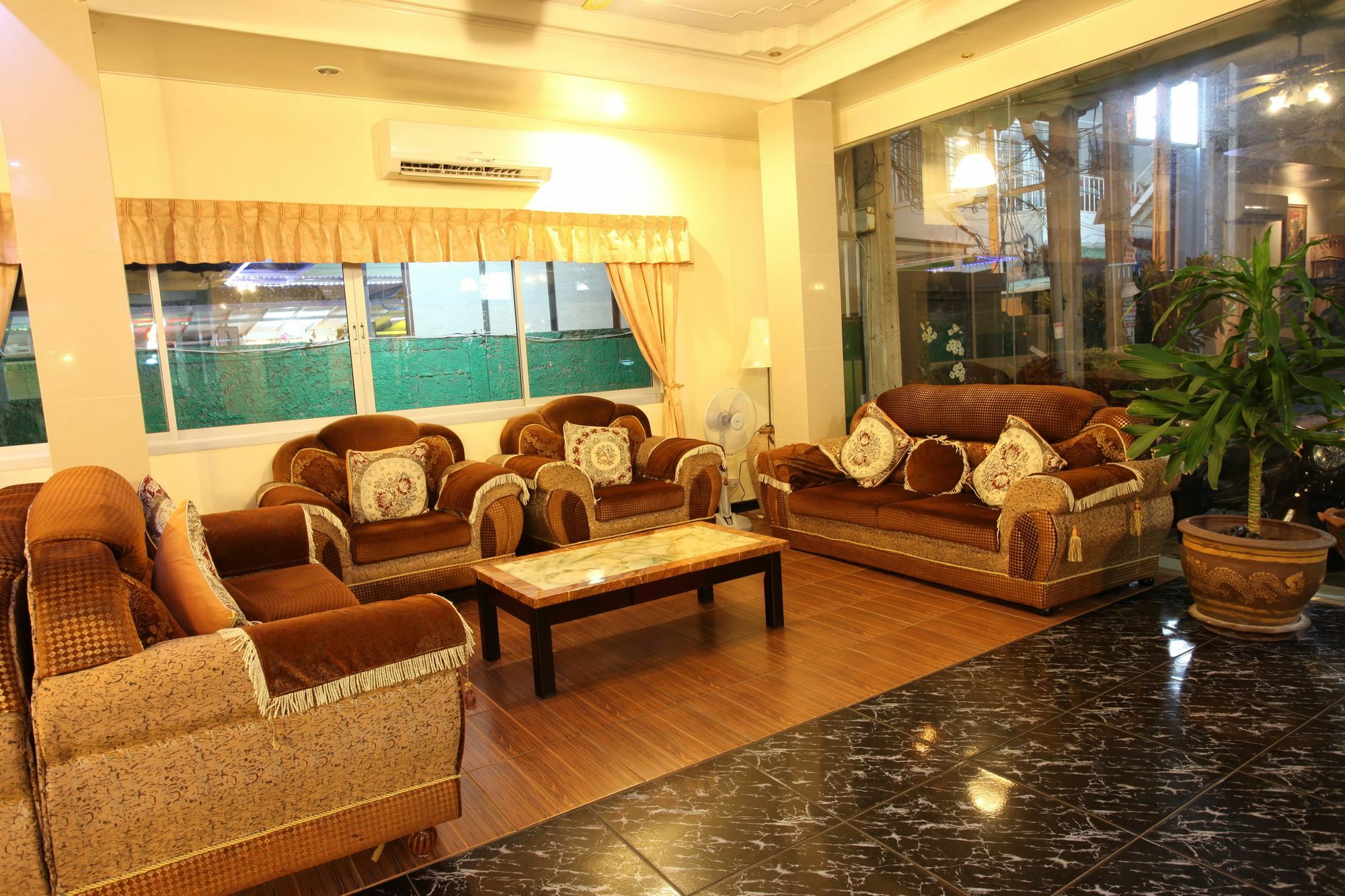 Home Pattaya Hotel Buitenkant foto