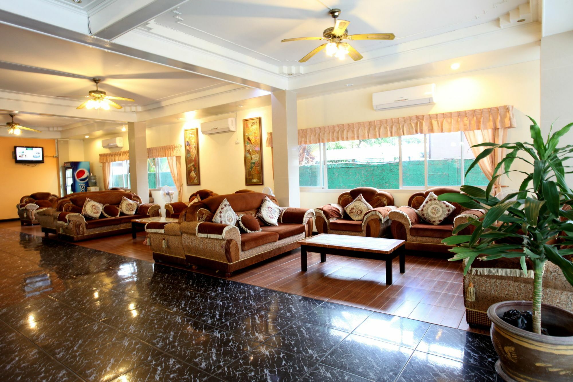 Home Pattaya Hotel Buitenkant foto
