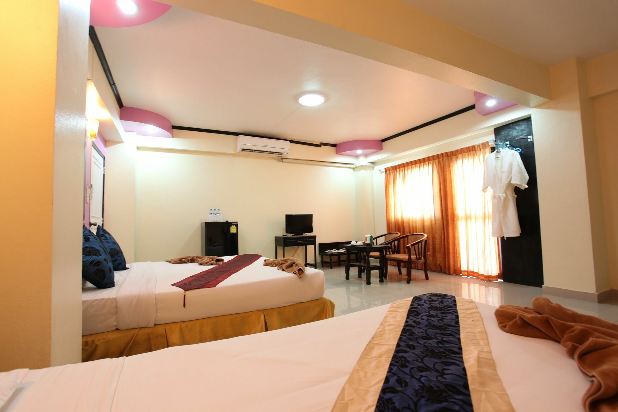 Home Pattaya Hotel Buitenkant foto