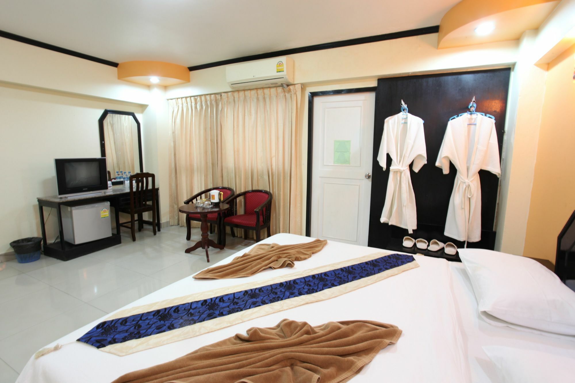 Home Pattaya Hotel Buitenkant foto